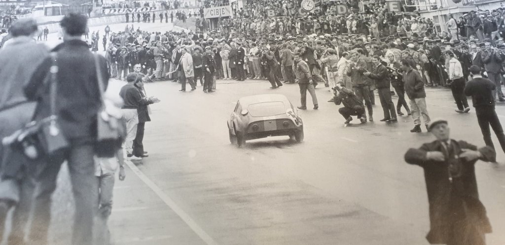 Mini Marcos - Légende emblématique des 24h du Mans