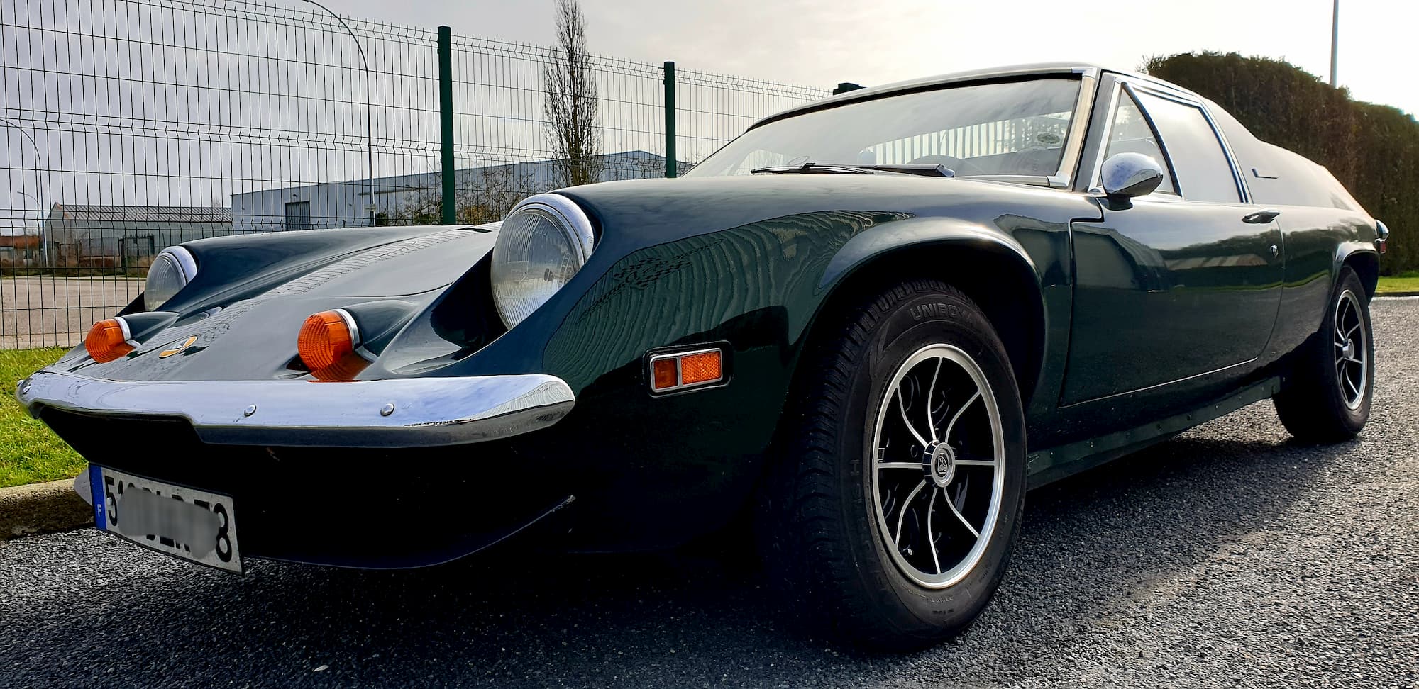 Lotus Europa au Garage des Damiers - Old british car et vintage cars