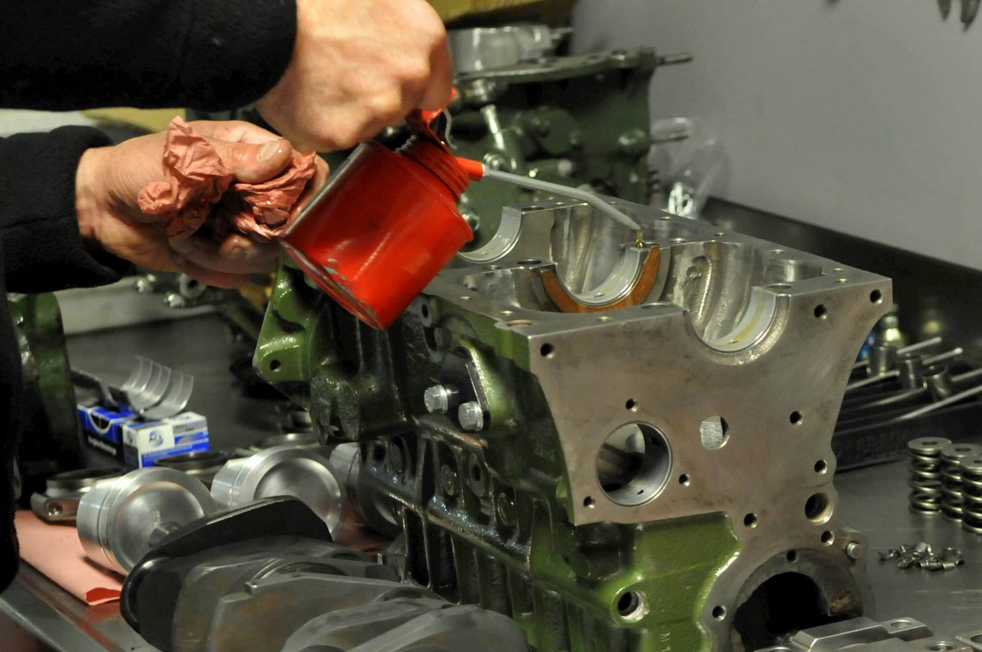 Préparation et réfection moteur au Garage des Damiers - racing car