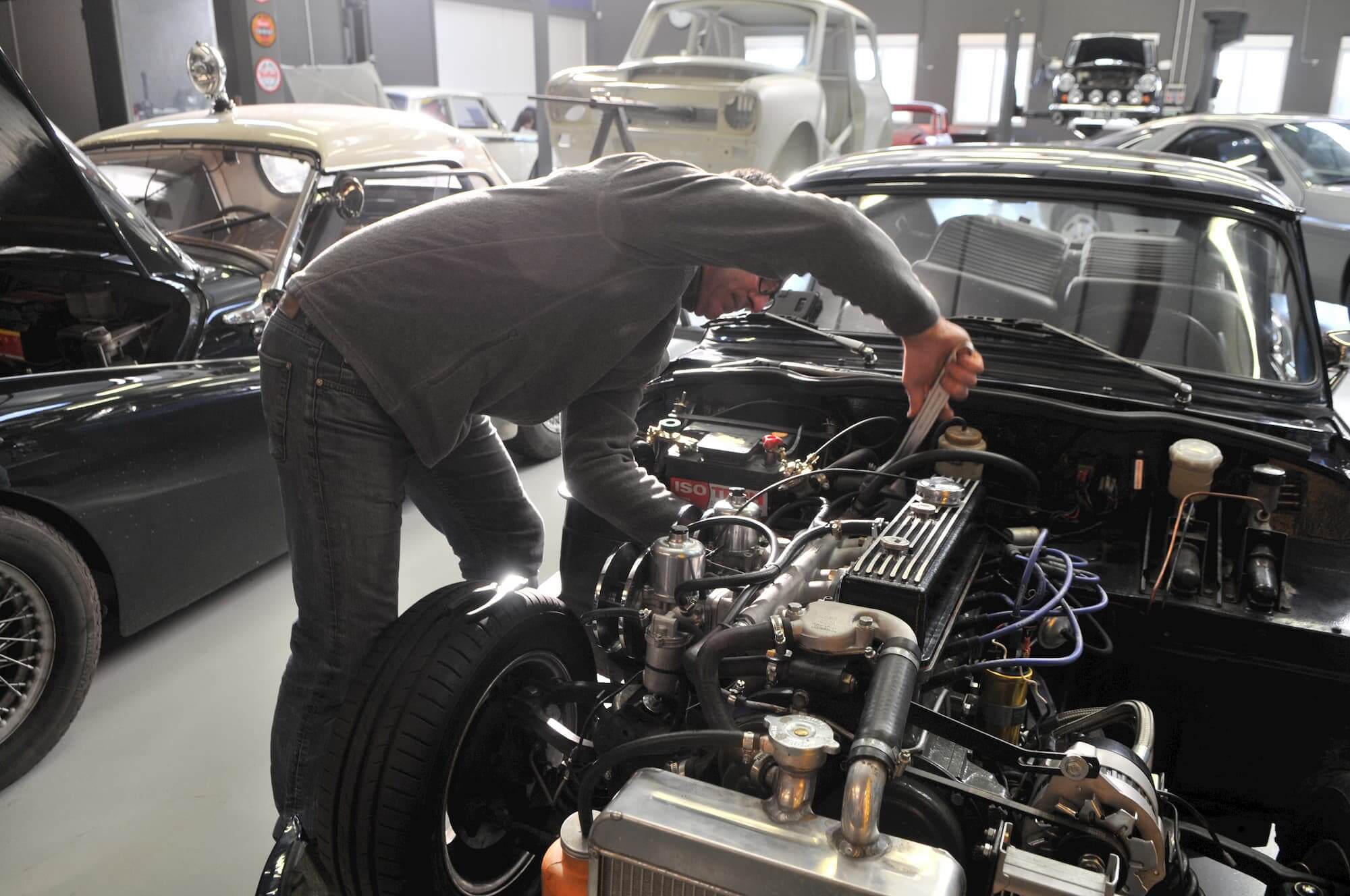 Triumph Spitfire MK2 au Garage des Damiers - Race engineering
